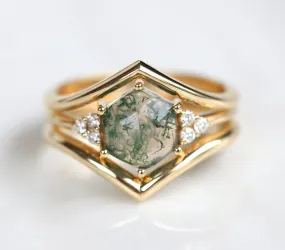 Klara Moss Agate Ring Set With Diamonds