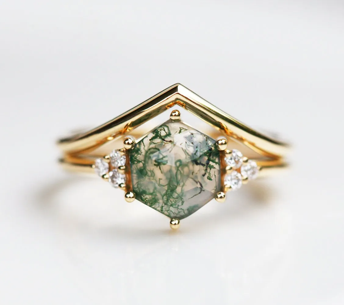 Klara Moss Agate Ring Set With Diamonds