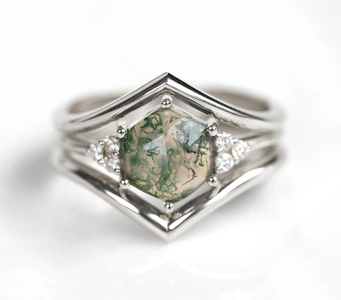 Klara Moss Agate Ring Set With Diamonds